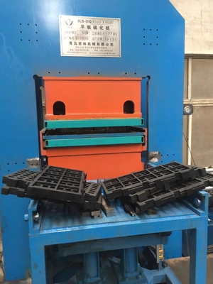 購入 採鉱のゴム製網のためのゴム製 スクリーンの加硫機械 online manufacture