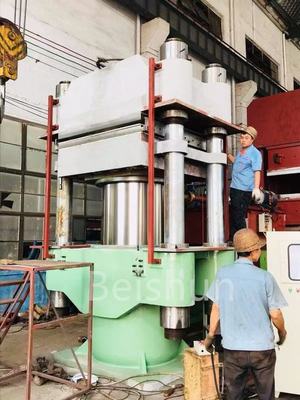 購入 1500トンの圧力ゴムフェンダー 液圧 vulkanising 鋳造機械 オーダーメイド online manufacture
