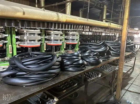 よい価格 ブチルゴムと天然ゴムのインナーチューブ固化機 バイクインナーチューブ生産ライン オンライン